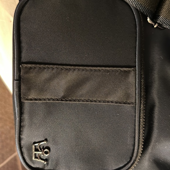 Oliver Thomas C Suite Mini Bucket Navy/Black NWT - Picture 5 of 8